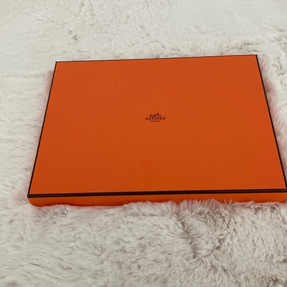 HERMES | Empty Authentic Box + Ribbon - Picture 1 of 9